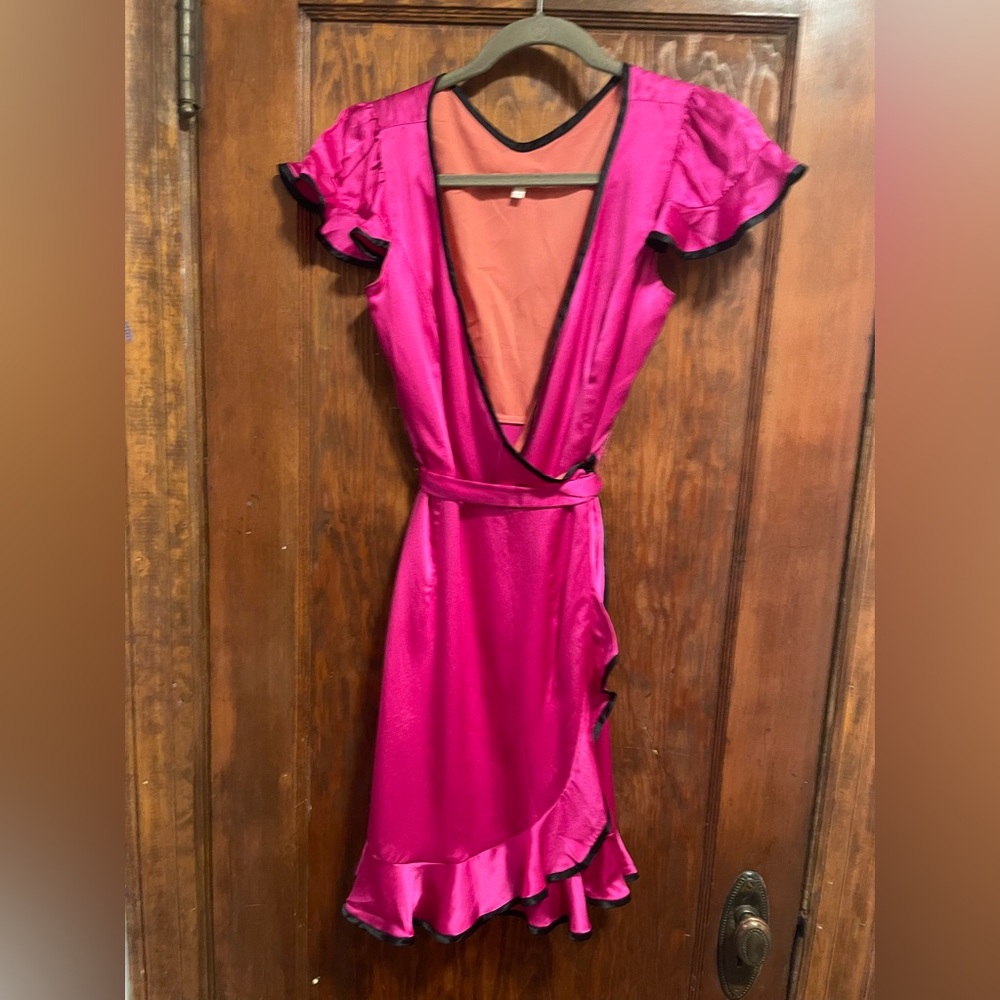 Betsey Johnson Hot Pink Magenta Ruffle Silk Wrap Dress
Size 2